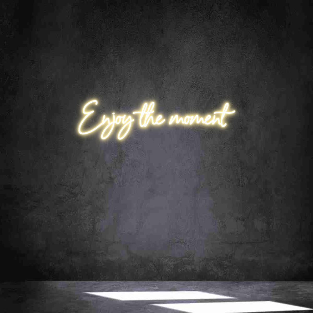 Neon personalizado: Enjoy the mom...