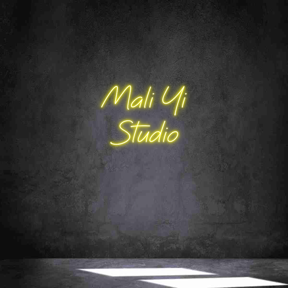 Neon personalizado: Mali Yi
Studio