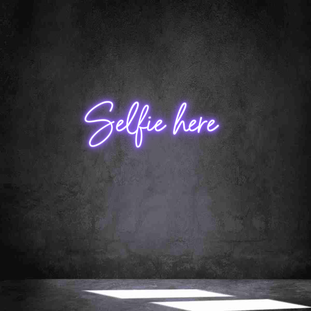 Neon personalizado: Selfie here