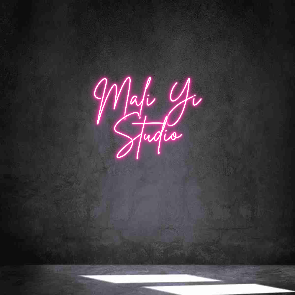 Neon personalizado: Mali Yi
Studio