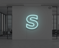 letras-de-neon-s-azul-hielo